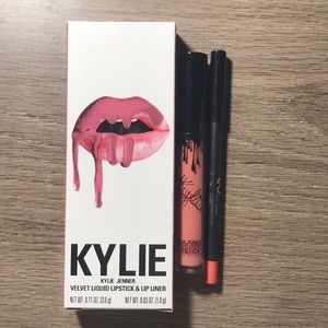 Kylie’s velvet liquid lipstick and lip liner